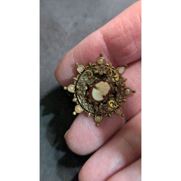 Vintage Antique Victorian Cameo Screw Back Earrings Seed Pearls Estate - Picture 2 of 6